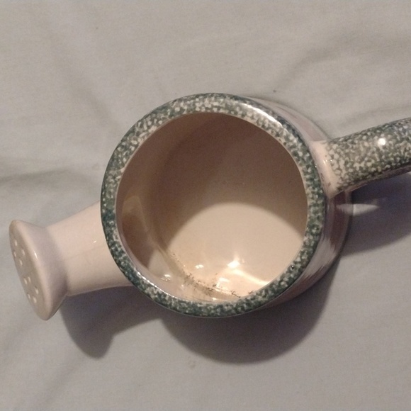 A clay watering can - Picture 5 of 6